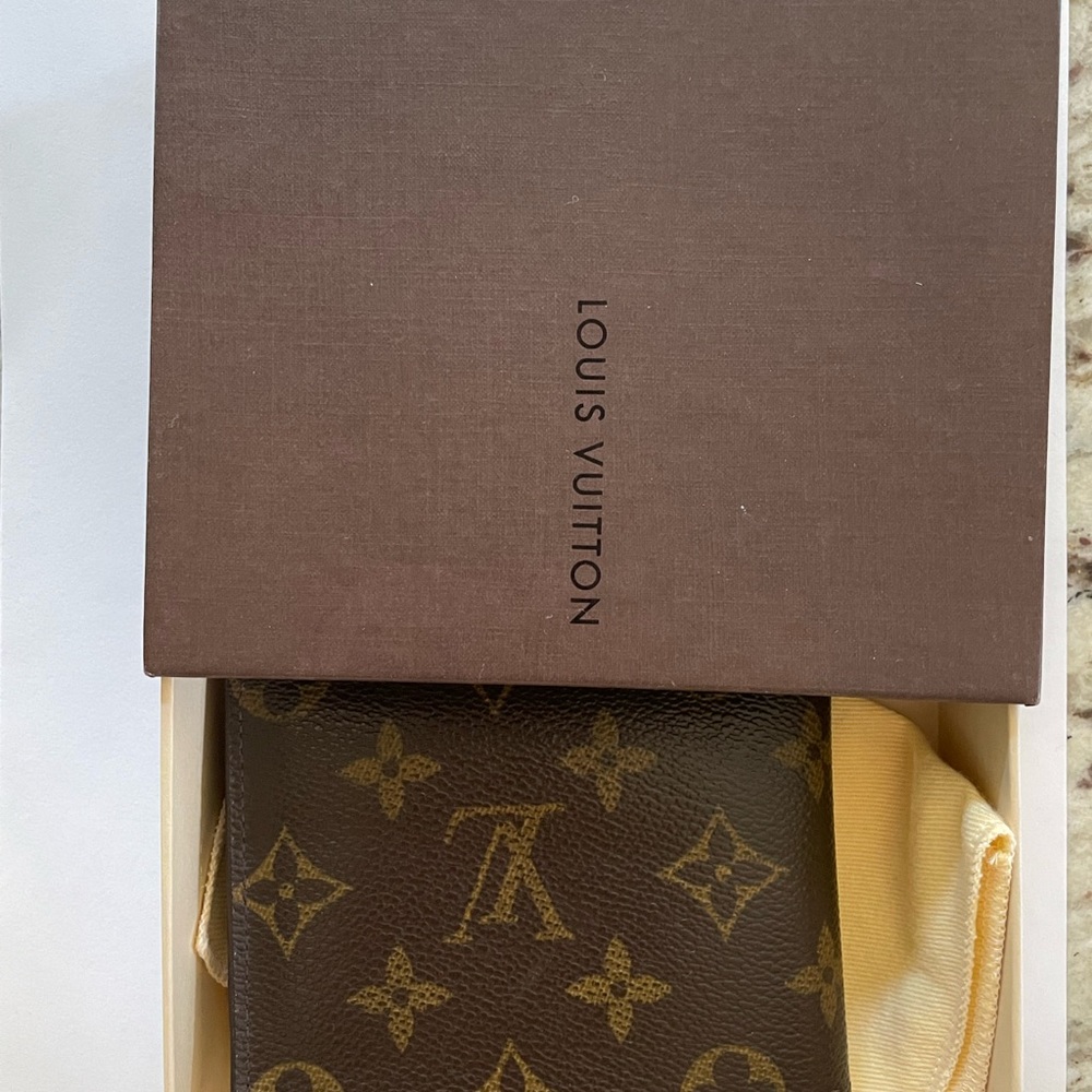 Authentic Louis Vuitton Mens wallet - Picture 2 of 4